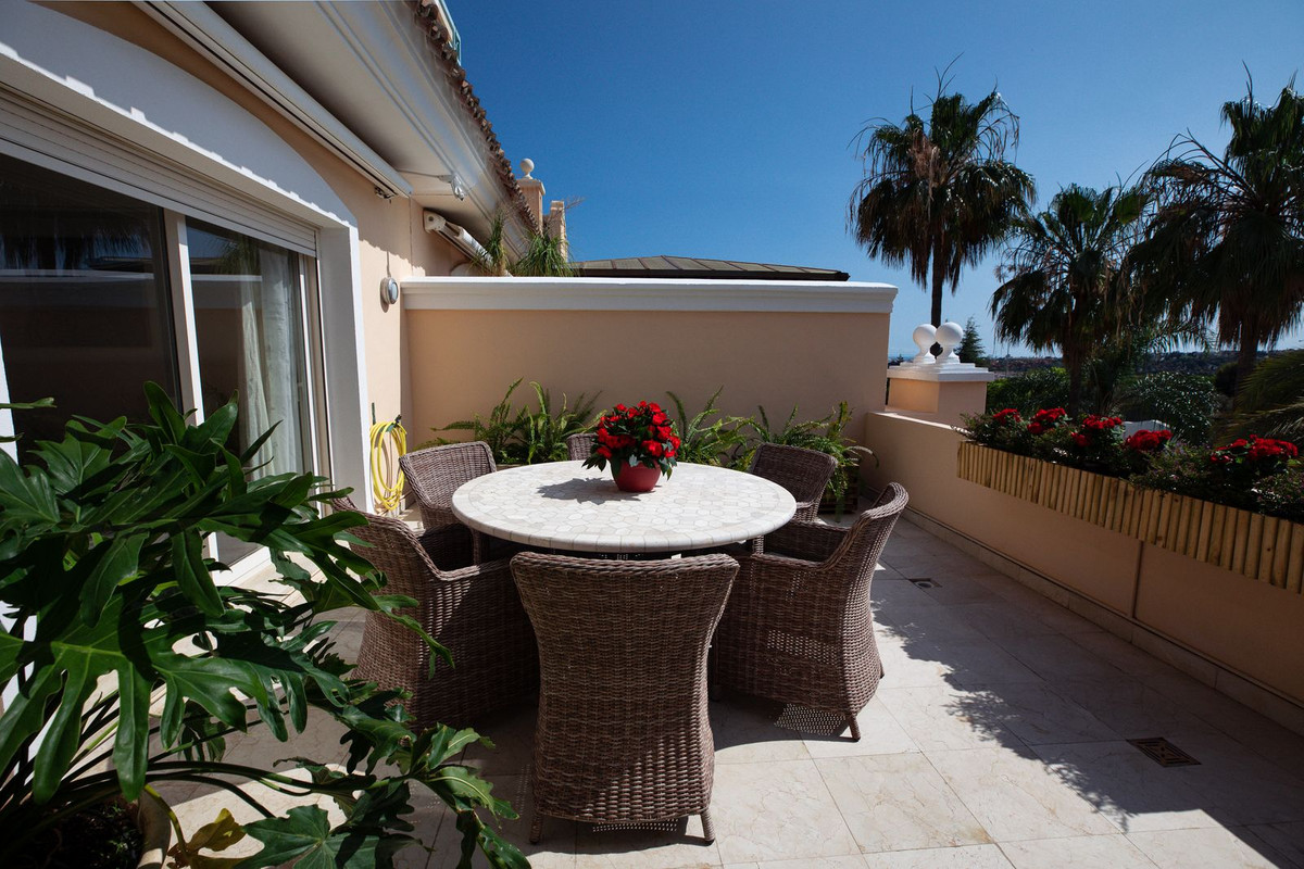 3 Bed Apartment for sale in The Golden Mile Costa Del Sol, Málaga, Spain