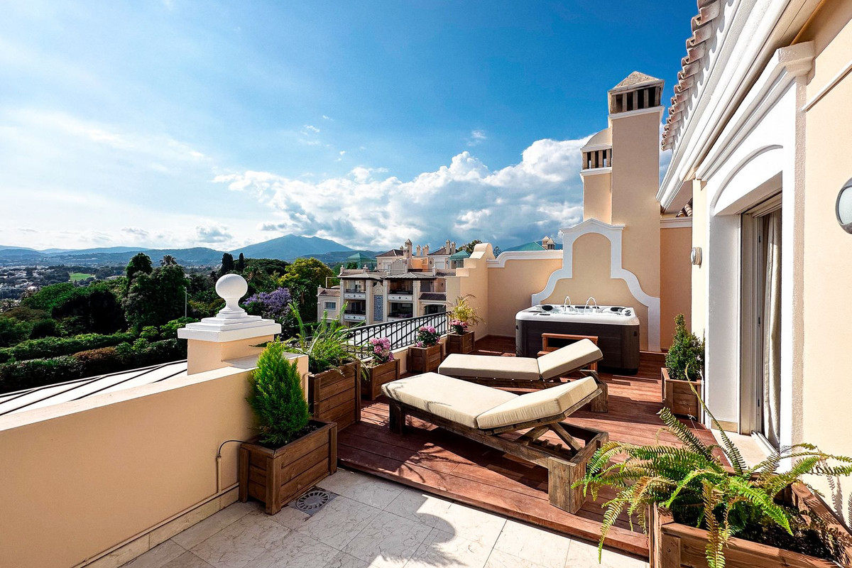 3 Bed Apartment for sale in The Golden Mile Costa Del Sol, Málaga, Spain
