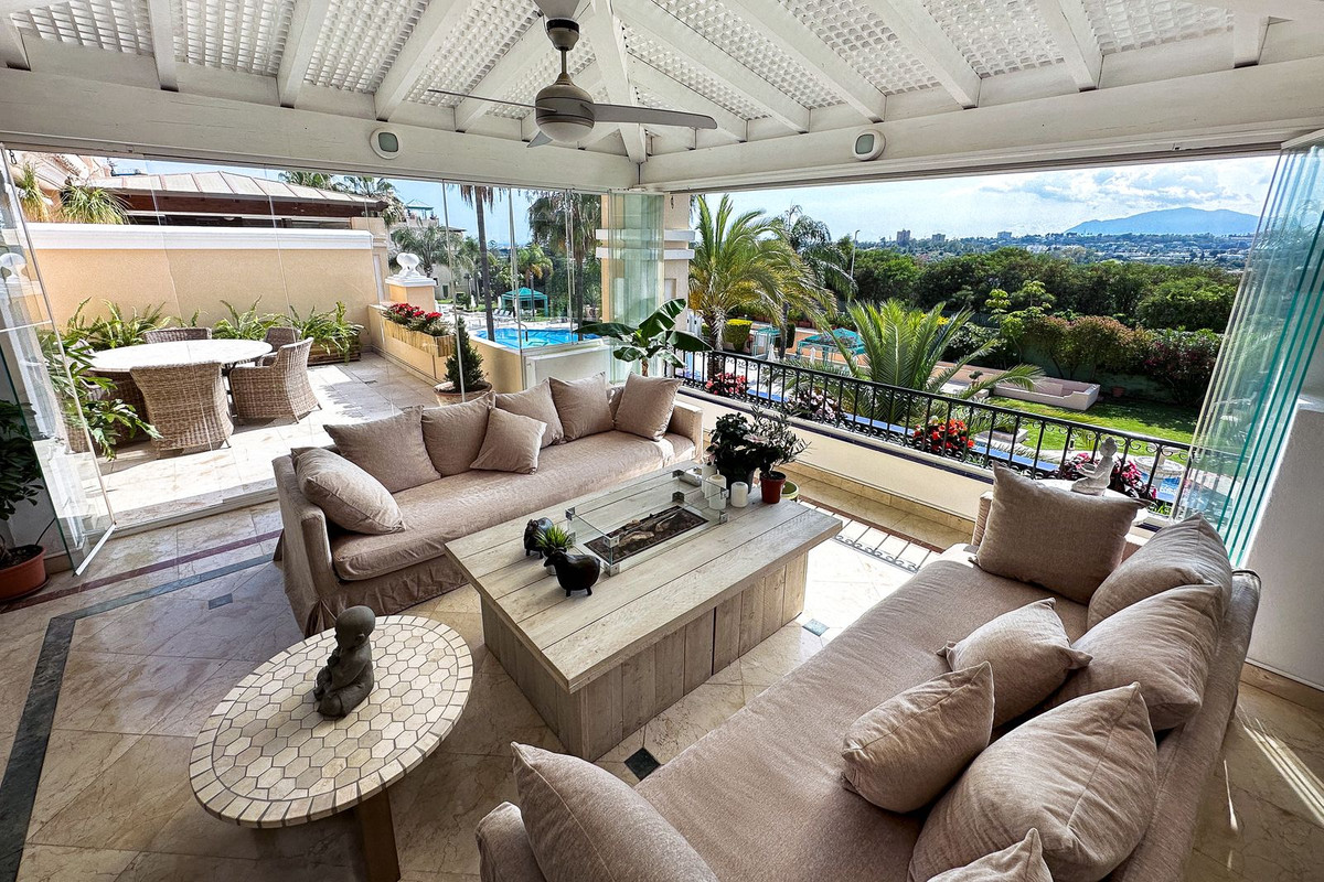 3 Bed Apartment for sale in The Golden Mile Costa Del Sol, Málaga, Spain