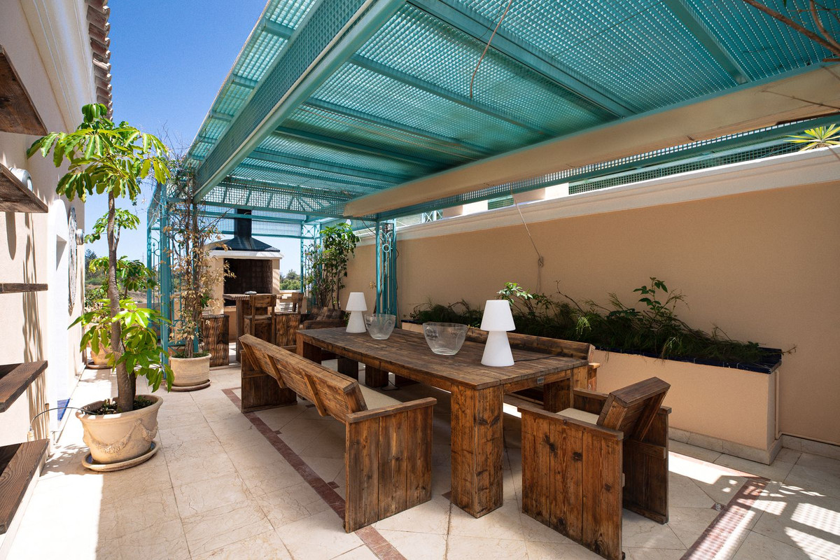 3 Bed Apartment for sale in The Golden Mile Costa Del Sol, Málaga, Spain