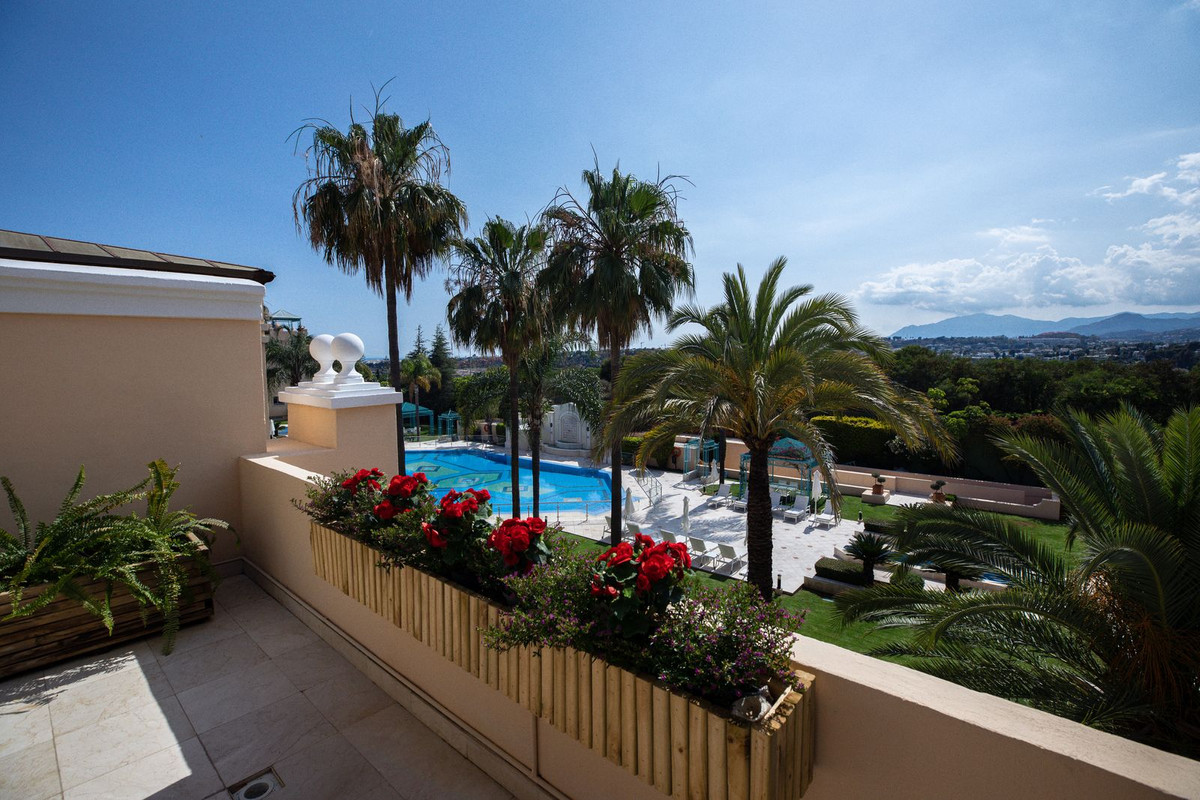 3 Bed Apartment for sale in The Golden Mile Costa Del Sol, Málaga, Spain