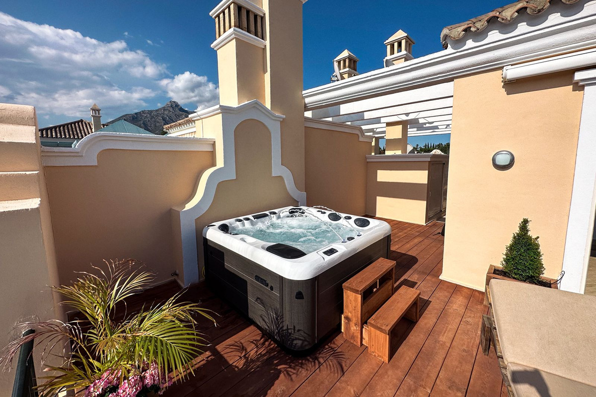 3 Bed Apartment for sale in The Golden Mile Costa Del Sol, Málaga, Spain