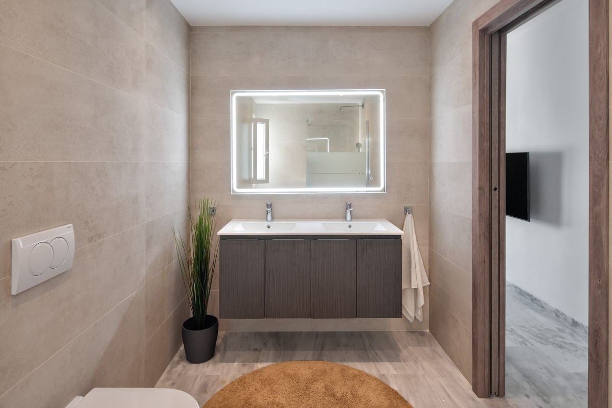3 Bed Apartment for sale in Puerto Banús Costa Del Sol, Málaga, Spain