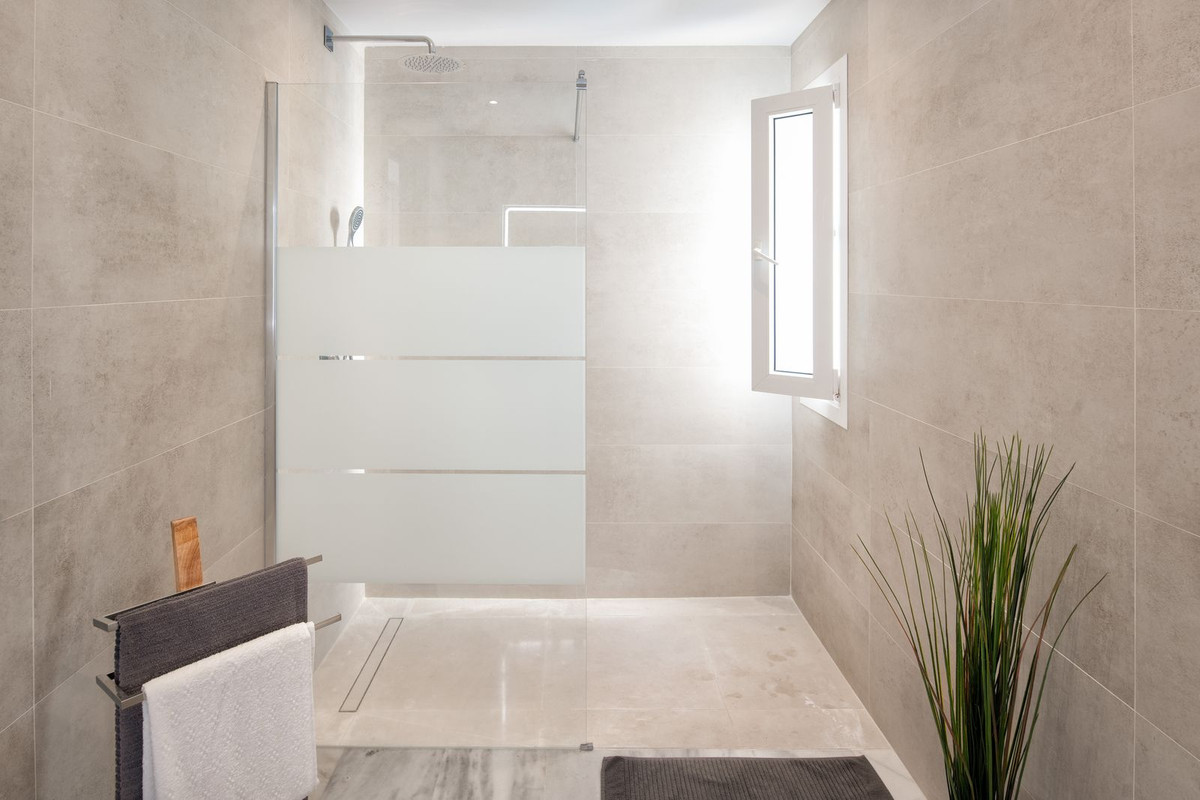3 Bed Apartment for sale in Puerto Banús Costa Del Sol, Málaga, Spain