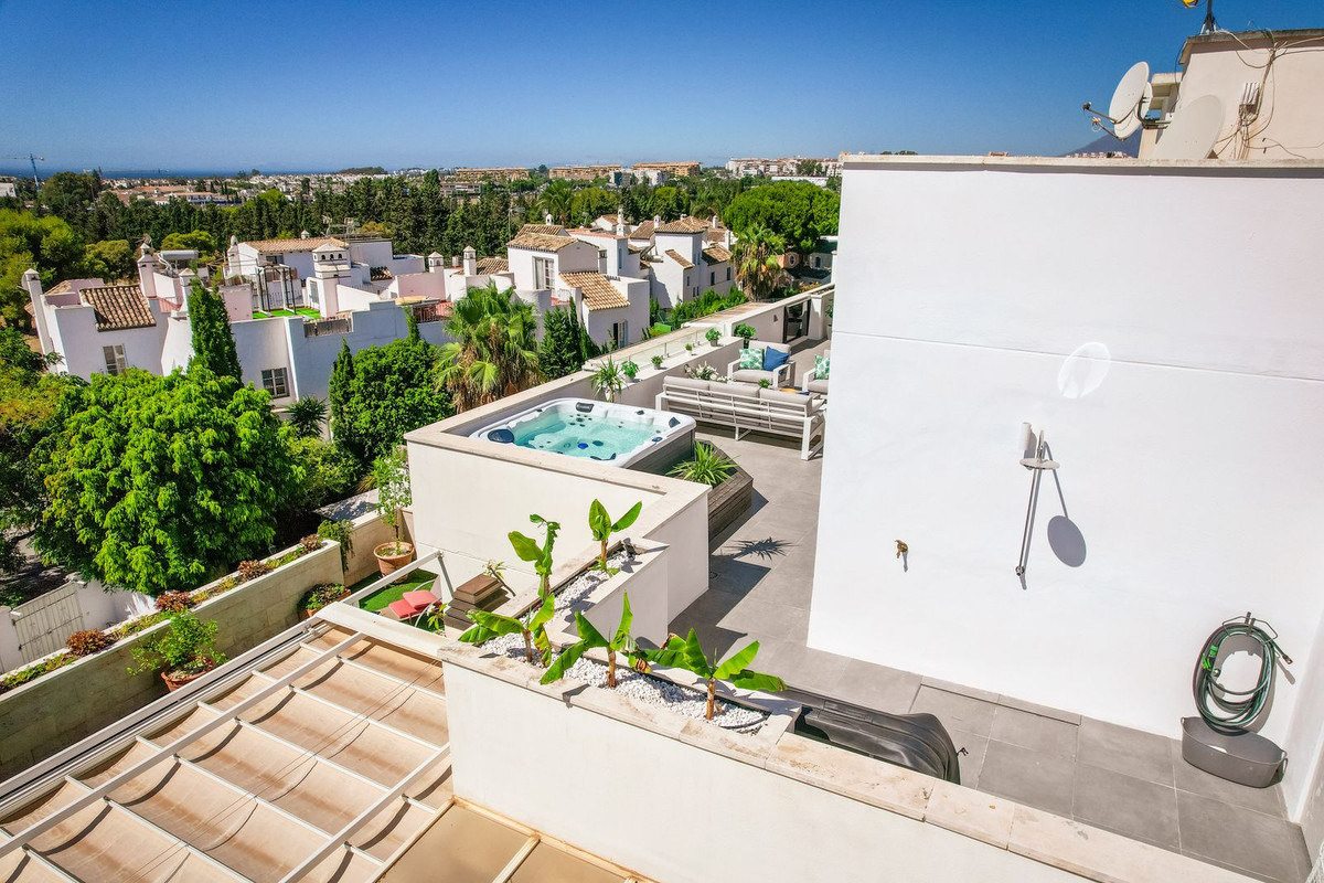 3 Bed Apartment for sale in Puerto Banús Costa Del Sol, Málaga, Spain