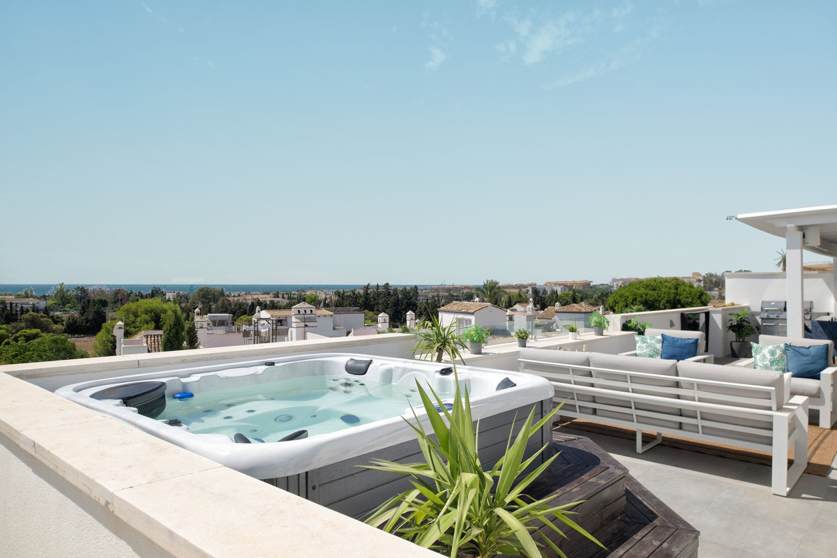 3 Bed Apartment for sale in Puerto Banús Costa Del Sol, Málaga, Spain