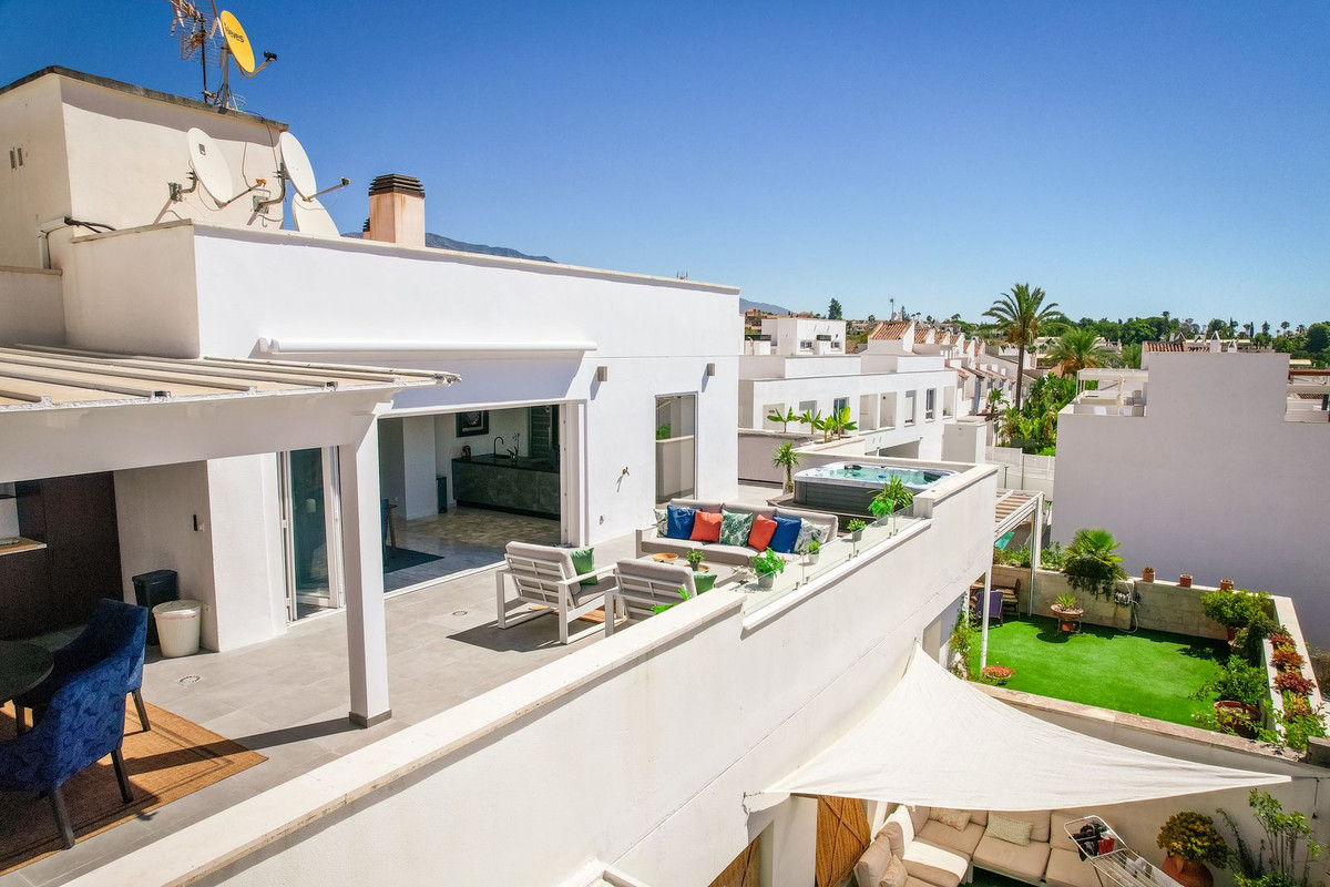 3 Bed Apartment for sale in Puerto Banús Costa Del Sol, Málaga, Spain