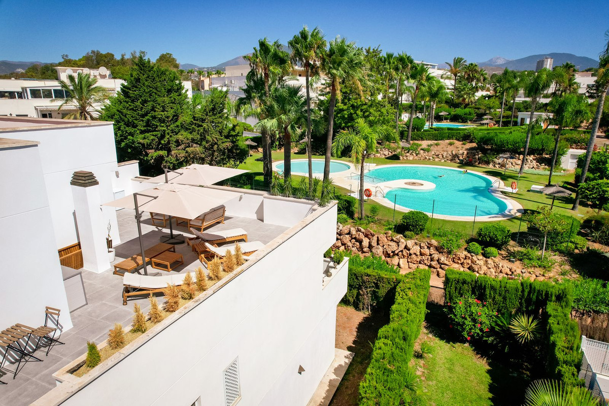 3 Bed Apartment for sale in Puerto Banús Costa Del Sol, Málaga, Spain