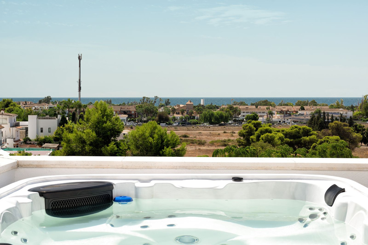 3 Bed Apartment for sale in Puerto Banús Costa Del Sol, Málaga, Spain