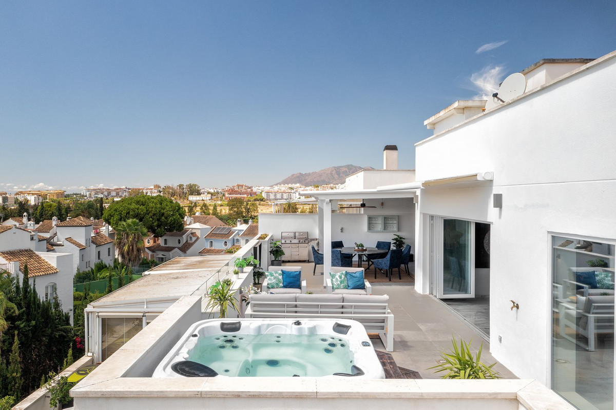 3 Bed Apartment for sale in Puerto Banús Costa Del Sol, Málaga, Spain