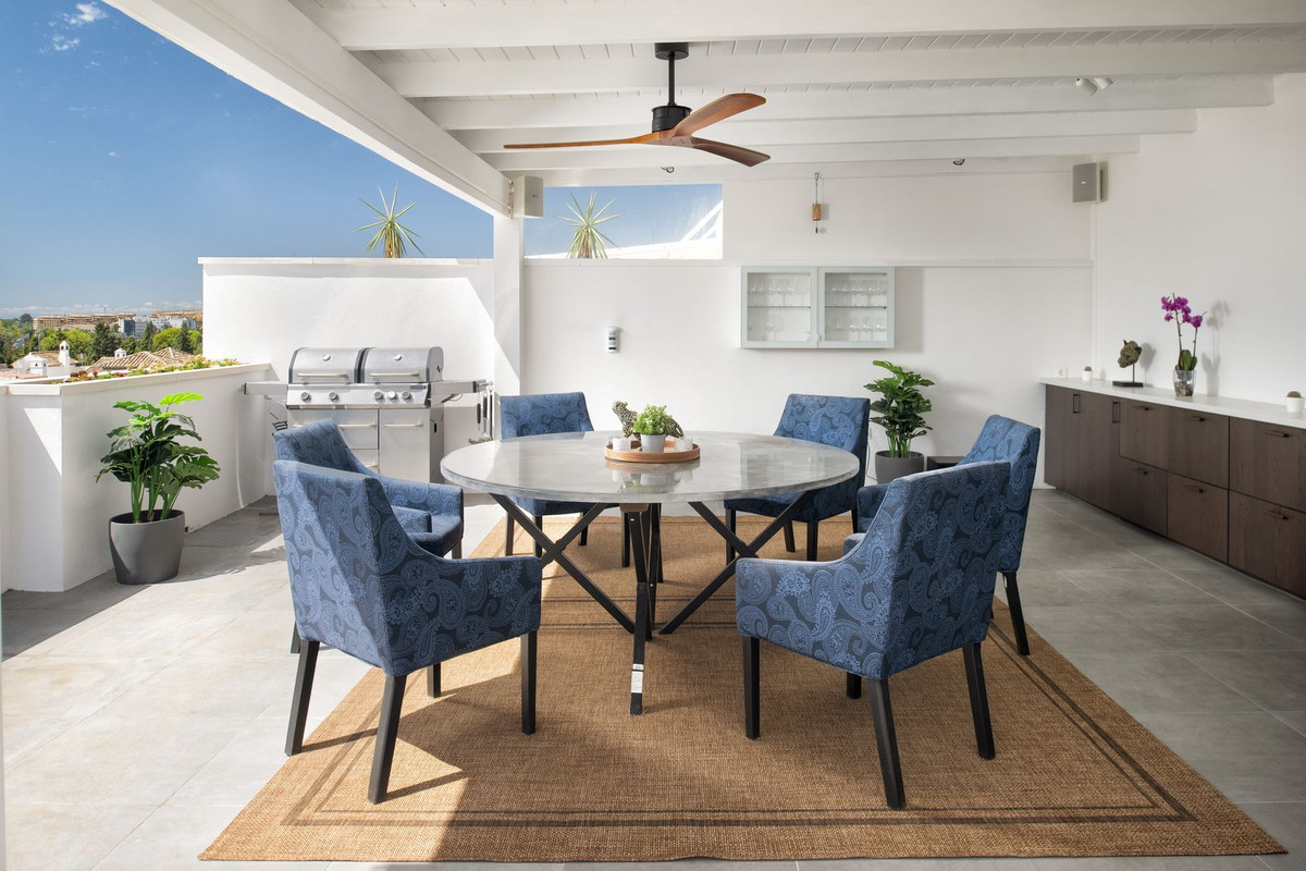 3 Bed Apartment for sale in Puerto Banús Costa Del Sol, Málaga, Spain