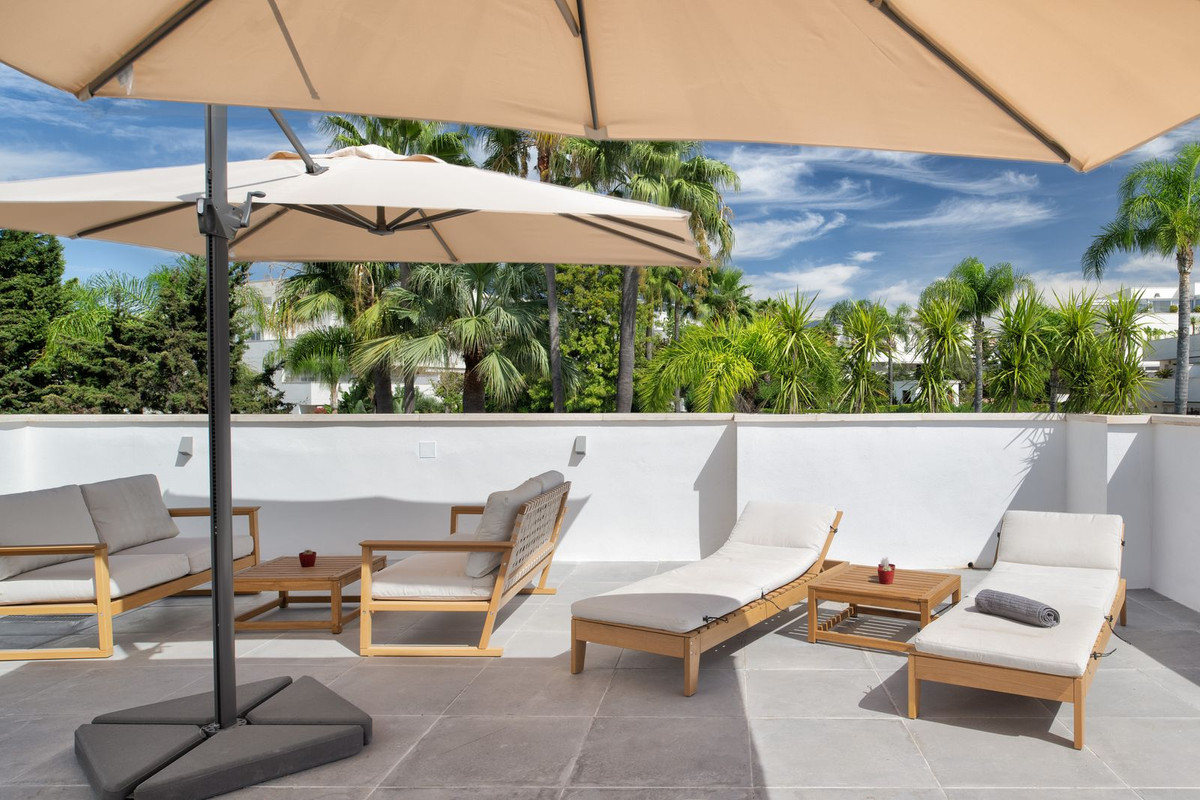 3 Bed Apartment for sale in Puerto Banús Costa Del Sol, Málaga, Spain