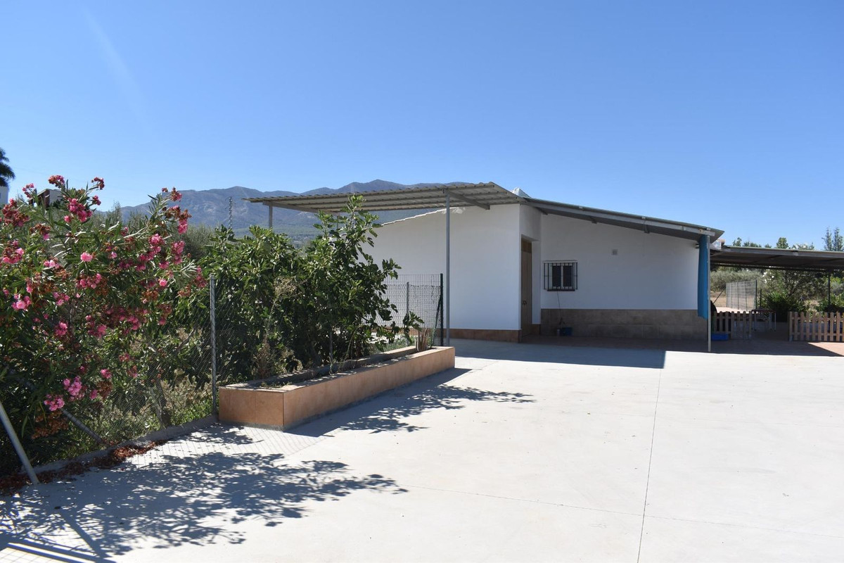 Se vende Finca - Cortijo de 2 dormitorios en Costa Del Sol, Málaga, España