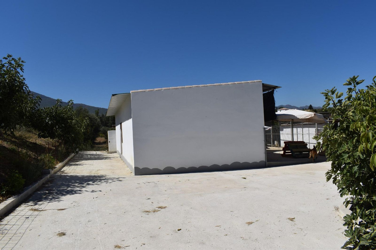 Se vende Finca - Cortijo de 2 dormitorios en Costa Del Sol, Málaga, España