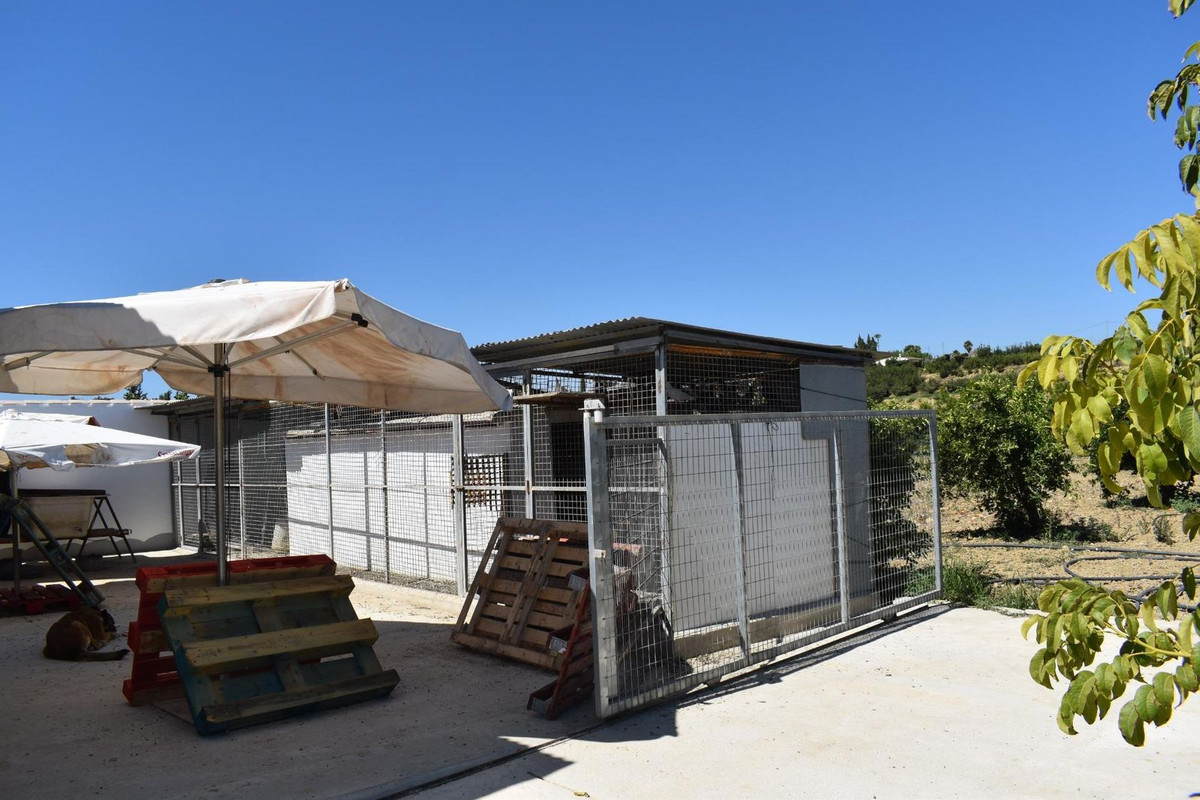 Se vende Finca - Cortijo de 2 dormitorios en Costa Del Sol, Málaga, España
