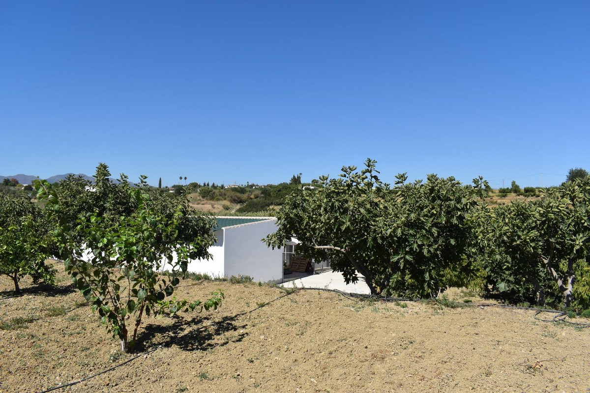 Se vende Finca - Cortijo de 2 dormitorios en Costa Del Sol, Málaga, España