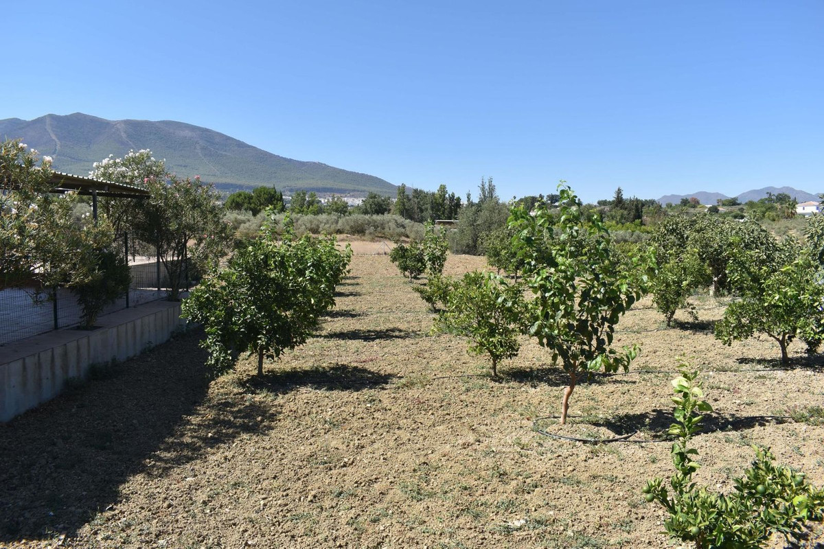 Se vende Finca - Cortijo de 2 dormitorios en Costa Del Sol, Málaga, España