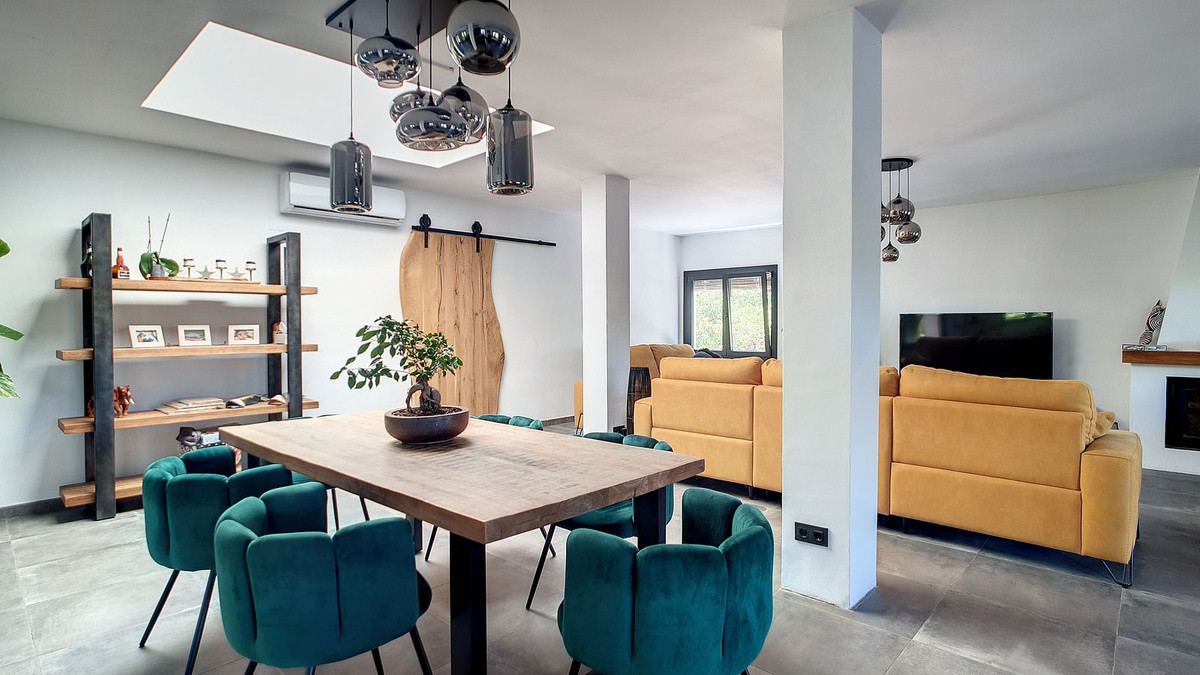 3 Bed Townhouse for sale in Vélezmálaga Costa Del Sol East, Málaga, Spain