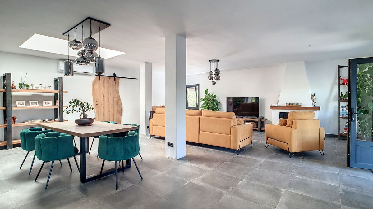 3 Bed Townhouse for sale in Vélezmálaga Costa Del Sol East, Málaga, Spain