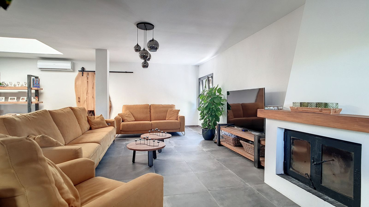 3 Bed Townhouse for sale in Vélezmálaga Costa Del Sol East, Málaga, Spain