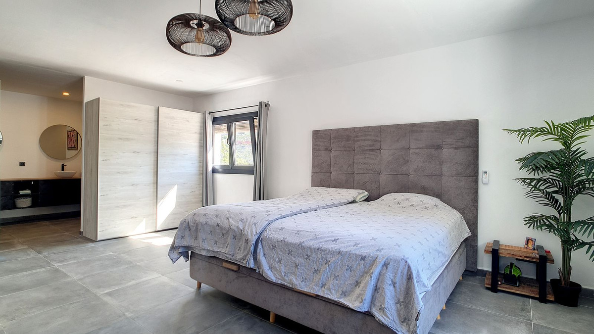 3 Bed Townhouse for sale in Vélezmálaga Costa Del Sol East, Málaga, Spain