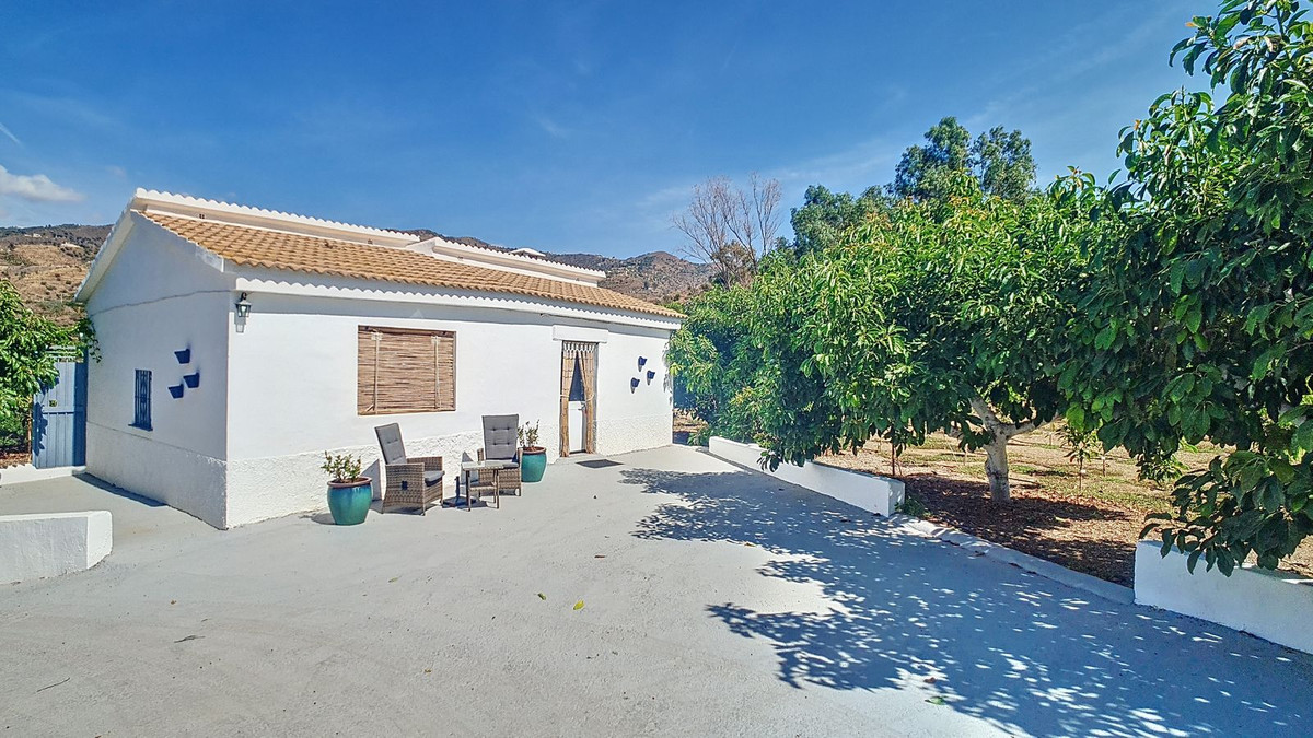 3 Bed Townhouse for sale in Vélezmálaga Costa Del Sol East, Málaga, Spain