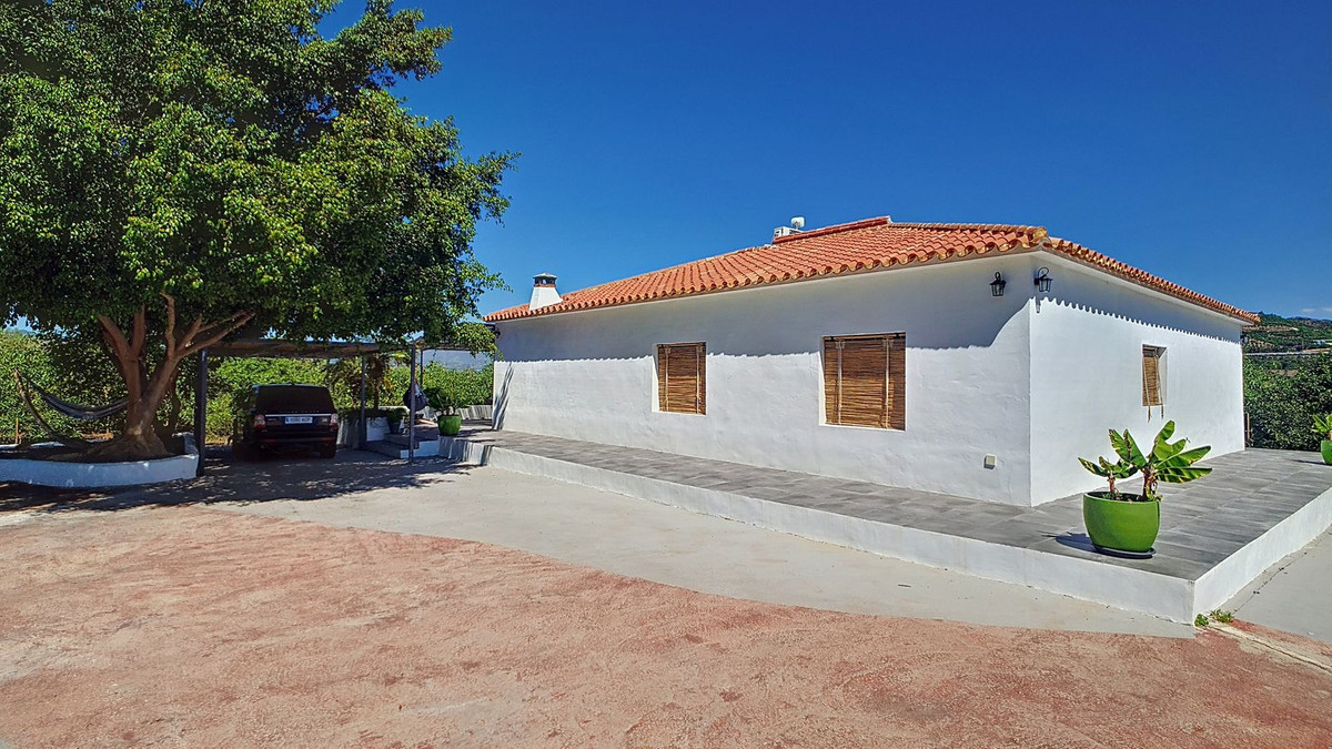 3 Bed Townhouse for sale in Vélezmálaga Costa Del Sol East, Málaga, Spain