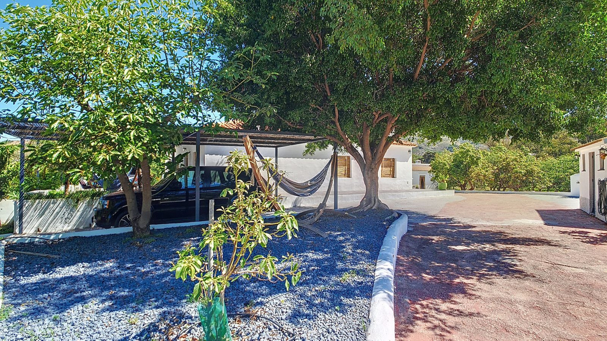3 Bed Townhouse for sale in Vélezmálaga Costa Del Sol East, Málaga, Spain