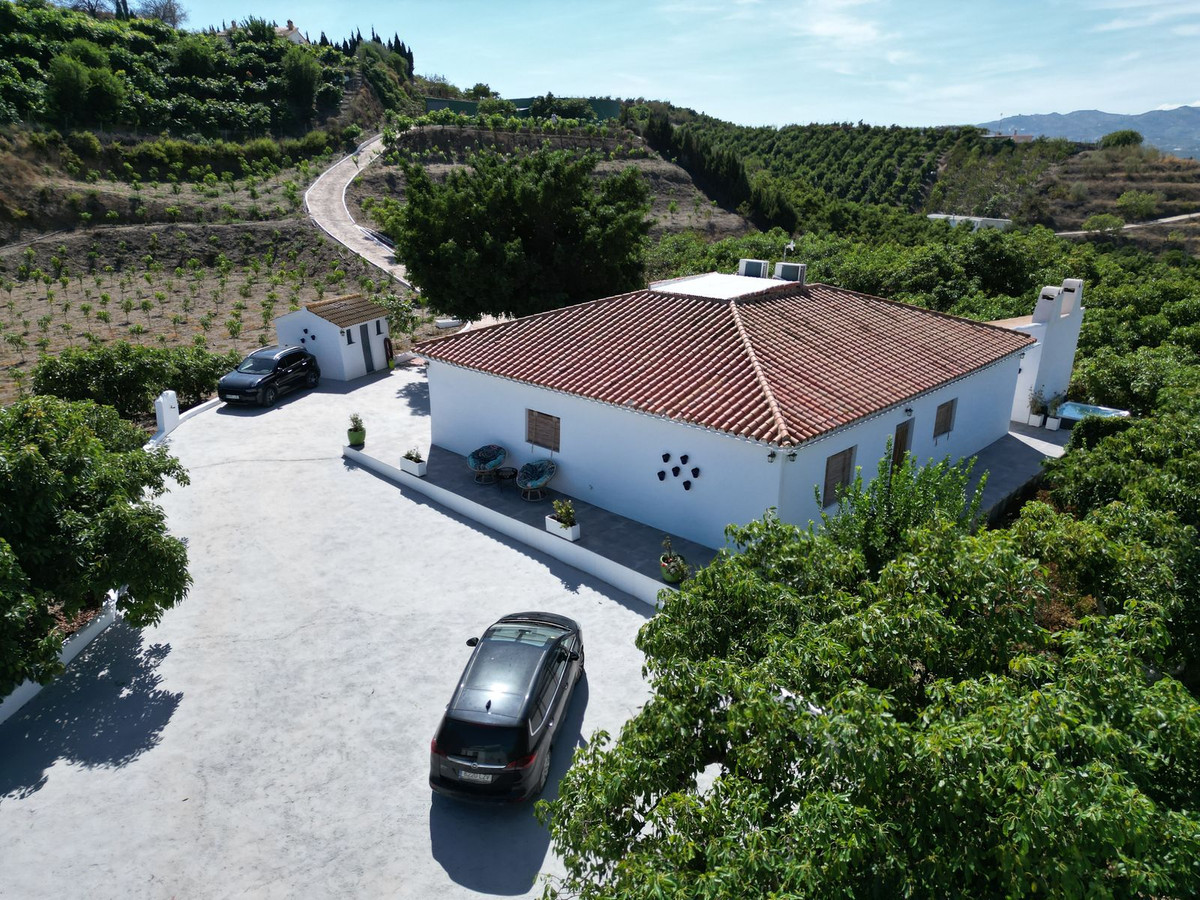 3 Bed Townhouse for sale in Vélezmálaga Costa Del Sol East, Málaga, Spain