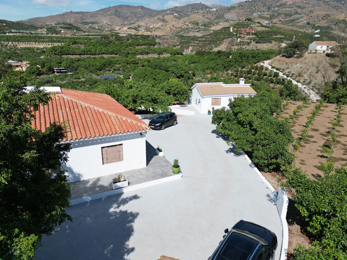 3 Bed Townhouse for sale in Vélezmálaga Costa Del Sol East, Málaga, Spain
