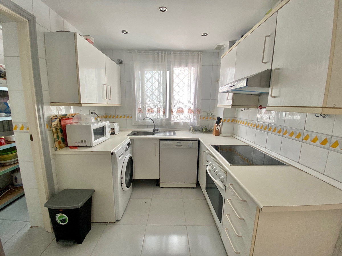 5 Bed Apartment for sale in Nagüeles Costa Del Sol, Málaga, Spain