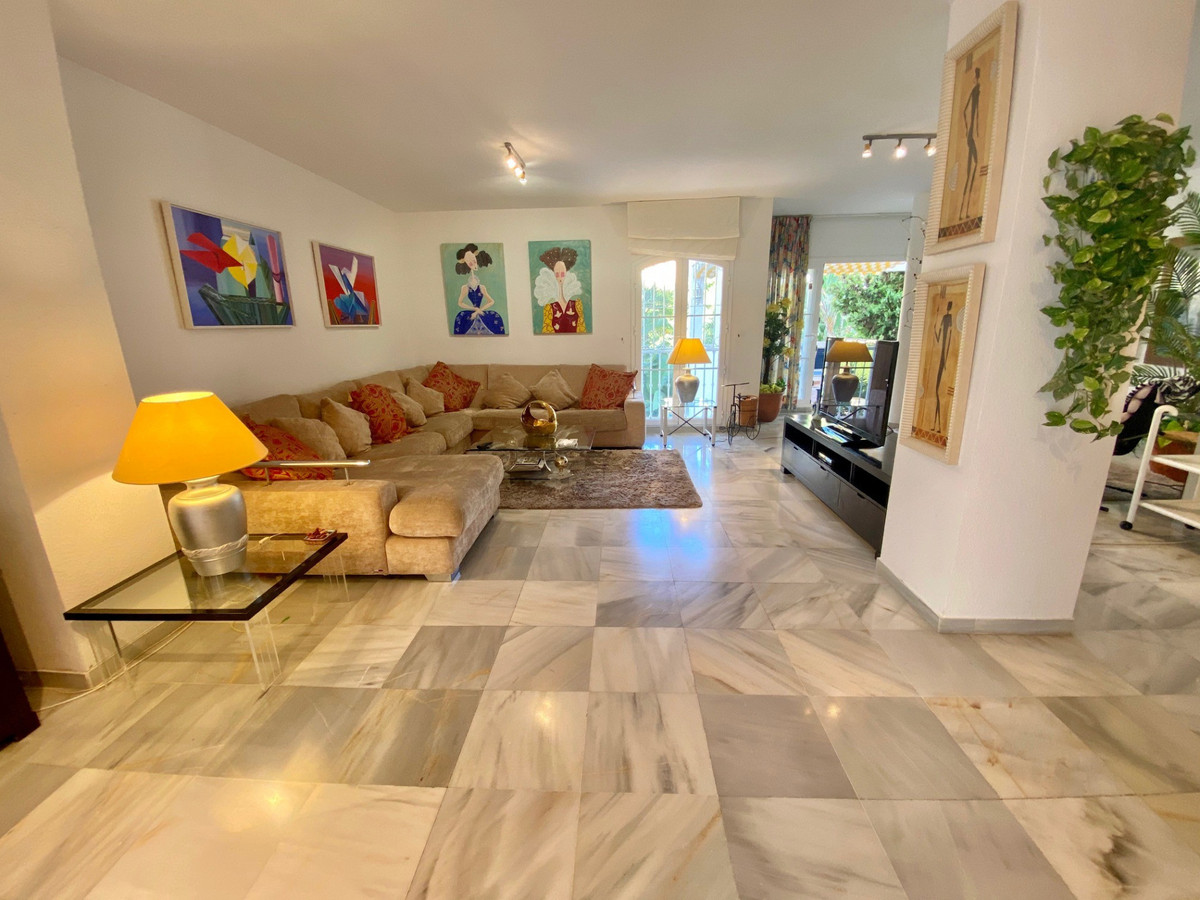 5 Bed Apartment for sale in Nagüeles Costa Del Sol, Málaga, Spain