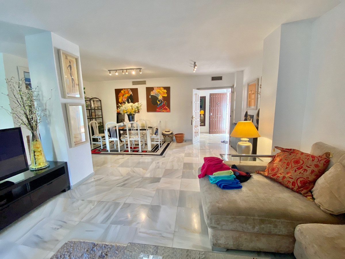 5 Bed Apartment for sale in Nagüeles Costa Del Sol, Málaga, Spain