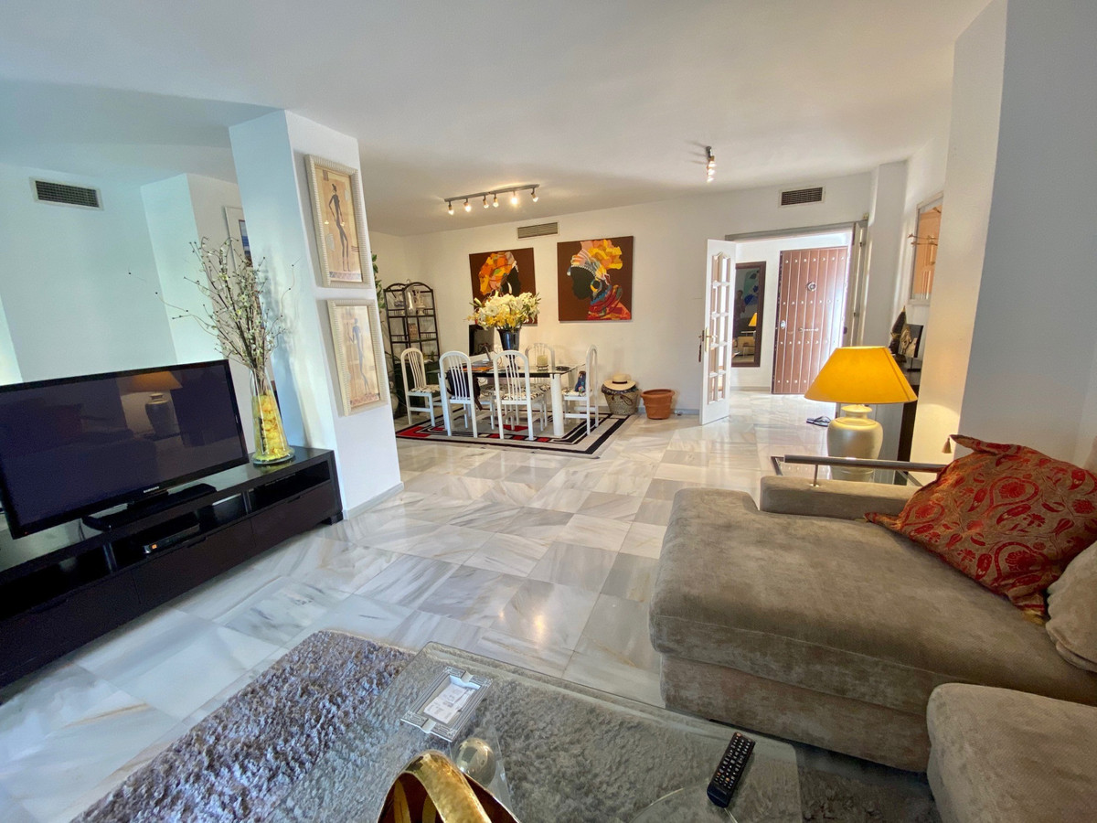 5 Bed Apartment for sale in Nagüeles Costa Del Sol, Málaga, Spain