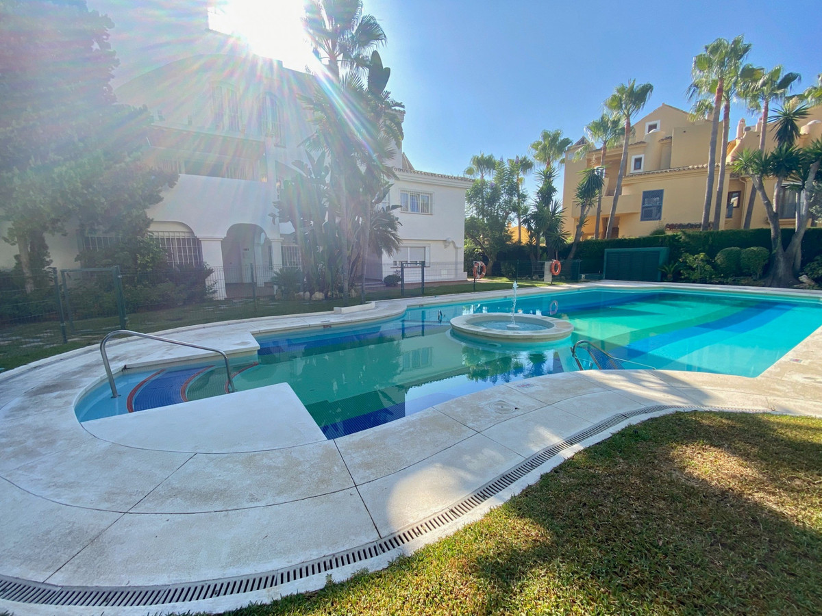 5 Bed Apartment for sale in Nagüeles Costa Del Sol, Málaga, Spain
