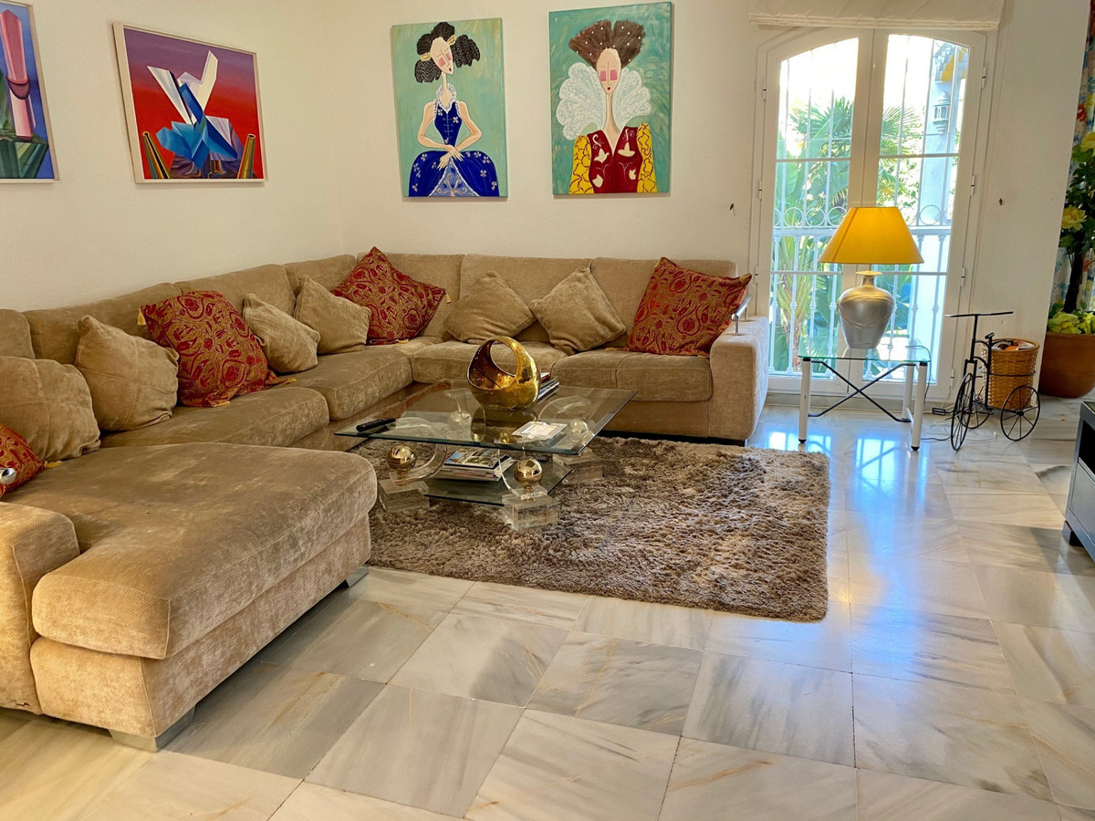5 Bed Apartment for sale in Nagüeles Costa Del Sol, Málaga, Spain