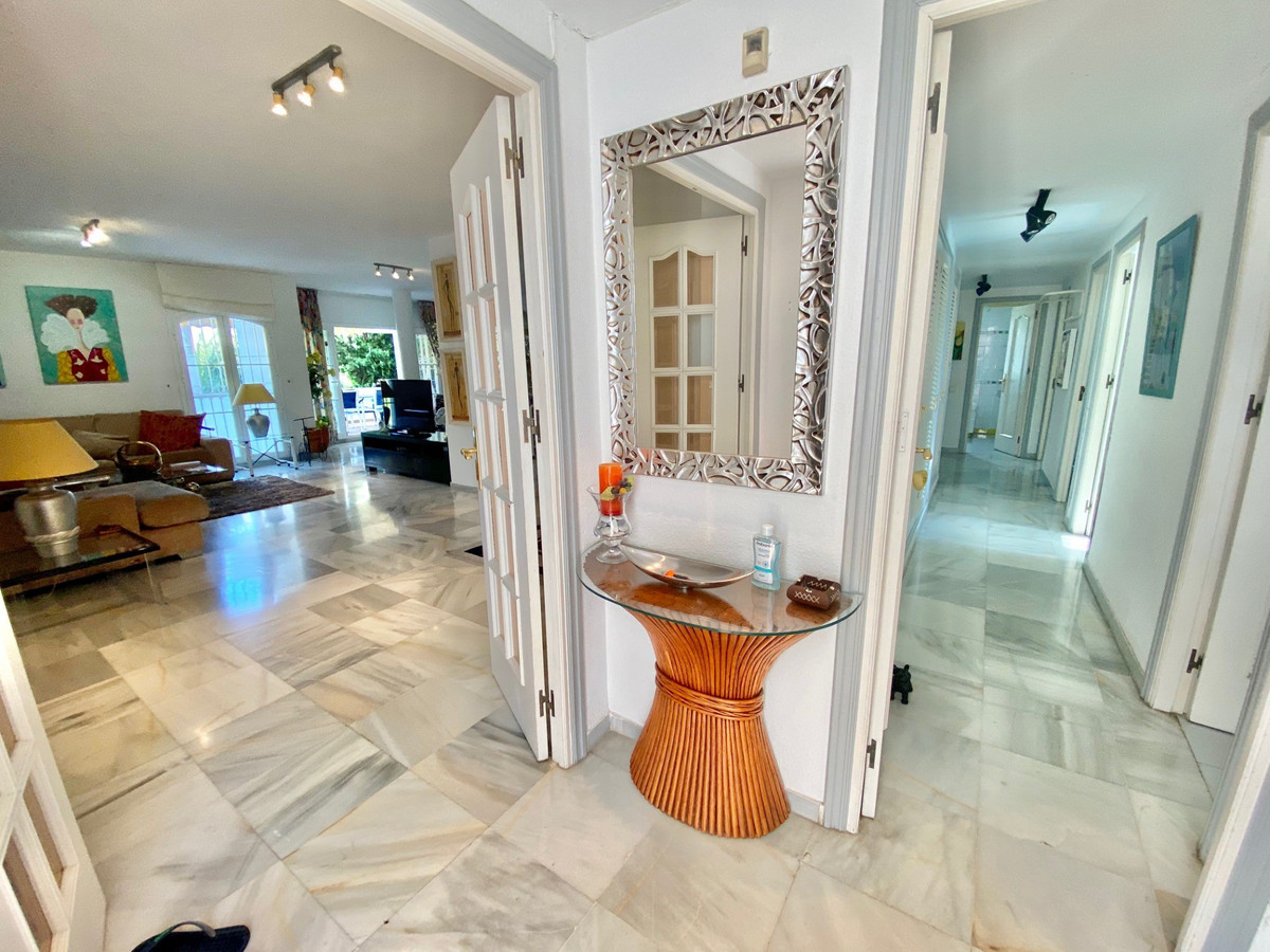 5 Bed Apartment for sale in Nagüeles Costa Del Sol, Málaga, Spain