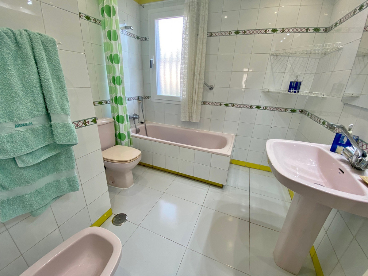 5 Bed Apartment for sale in Nagüeles Costa Del Sol, Málaga, Spain