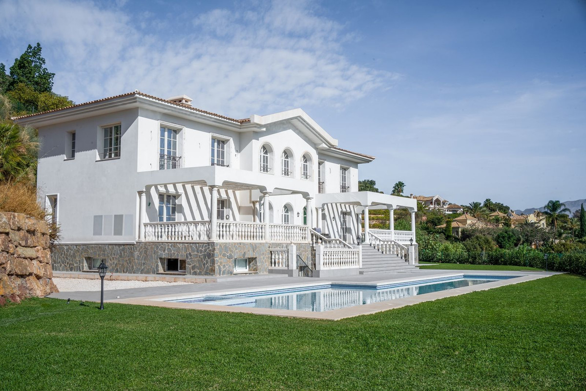 Se vende Villa - Chalet de 6 dormitorios en Costa Del Sol, Málaga, España