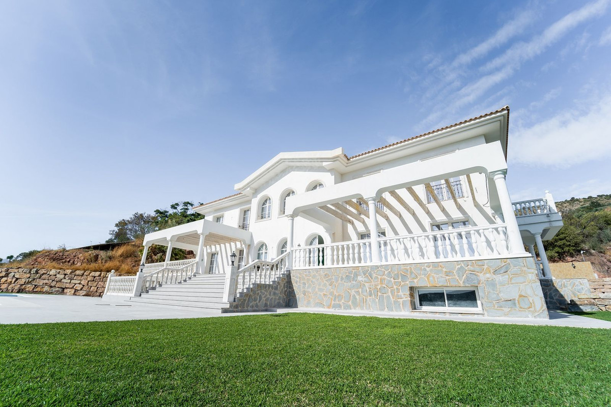 Se vende Villa - Chalet de 6 dormitorios en Costa Del Sol, Málaga, España