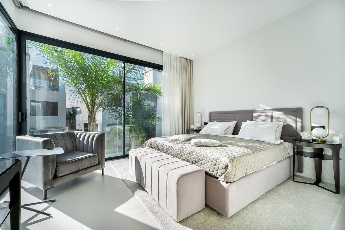 Se vende Villa - Chalet de 5 dormitorios en Costa Del Sol, Málaga, España