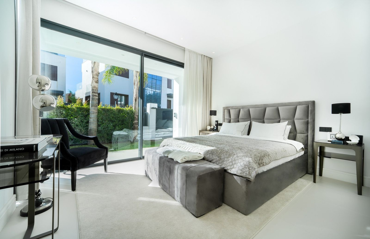 Se vende Villa - Chalet de 5 dormitorios en Costa Del Sol, Málaga, España