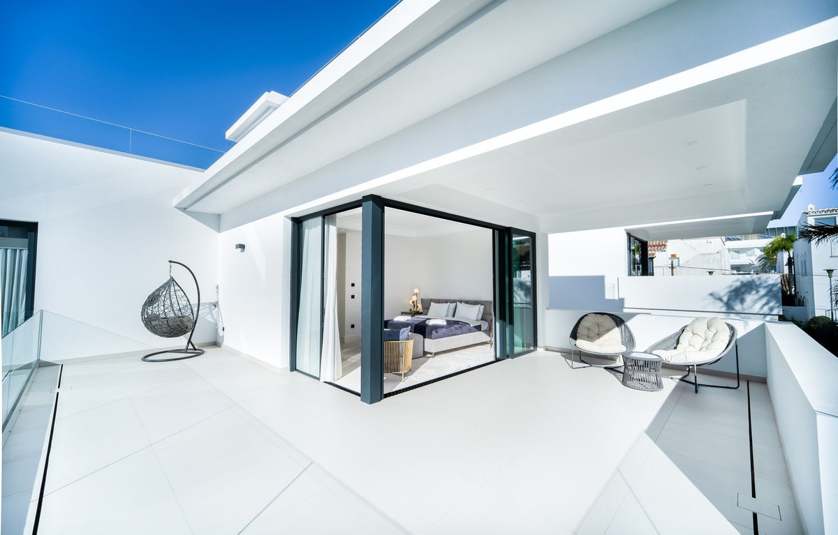 Se vende Villa - Chalet de 5 dormitorios en Costa Del Sol, Málaga, España