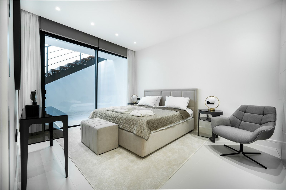 Se vende Villa - Chalet de 5 dormitorios en Costa Del Sol, Málaga, España