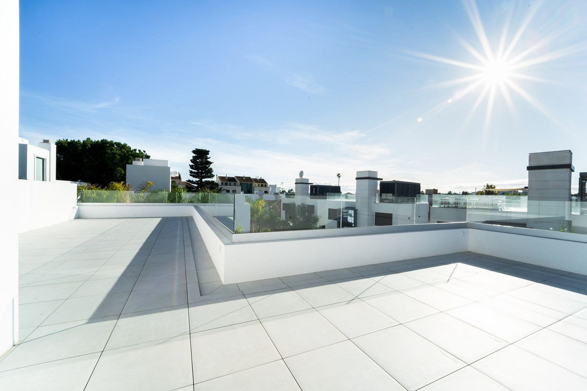 Se vende Villa - Chalet de 5 dormitorios en Costa Del Sol, Málaga, España