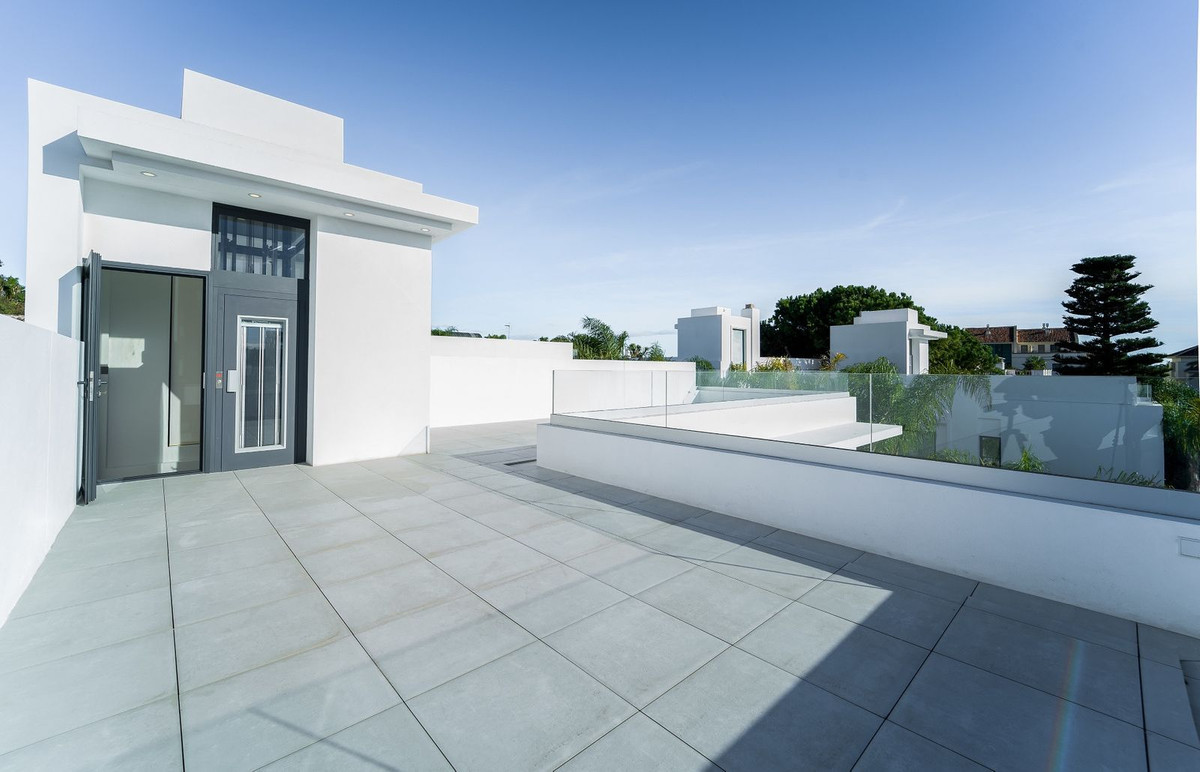 Se vende Villa - Chalet de 5 dormitorios en Costa Del Sol, Málaga, España