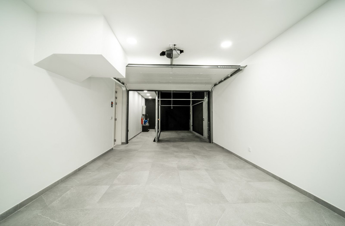 Se vende Villa - Chalet de 5 dormitorios en Costa Del Sol, Málaga, España