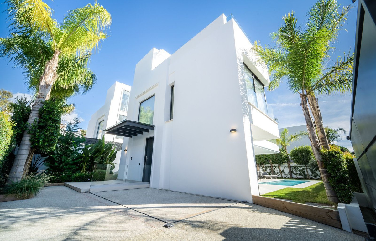 Se vende Villa - Chalet de 5 dormitorios en Costa Del Sol, Málaga, España