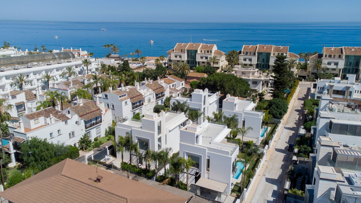 Se vende Villa - Chalet de 5 dormitorios en Costa Del Sol, Málaga, España