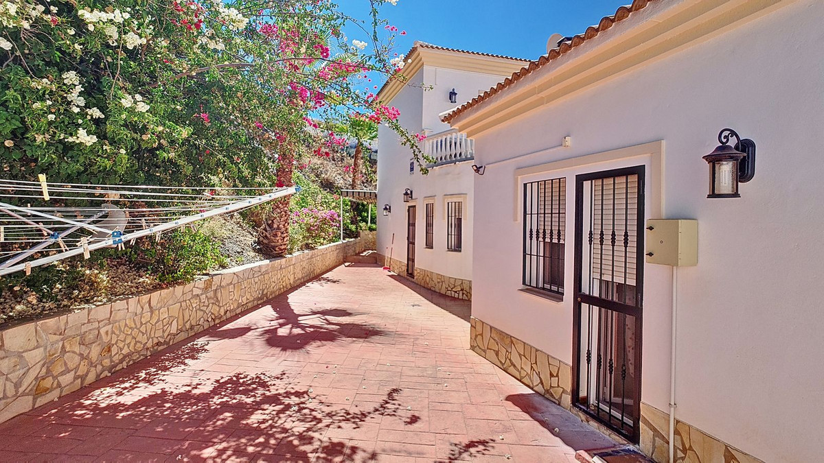 4 Bed Townhouse for sale in Arenas Costa Del Sol East, Málaga, Spain